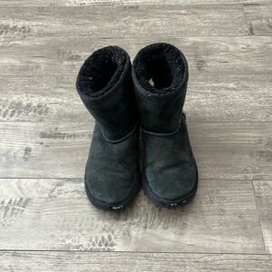 Black Uggs
